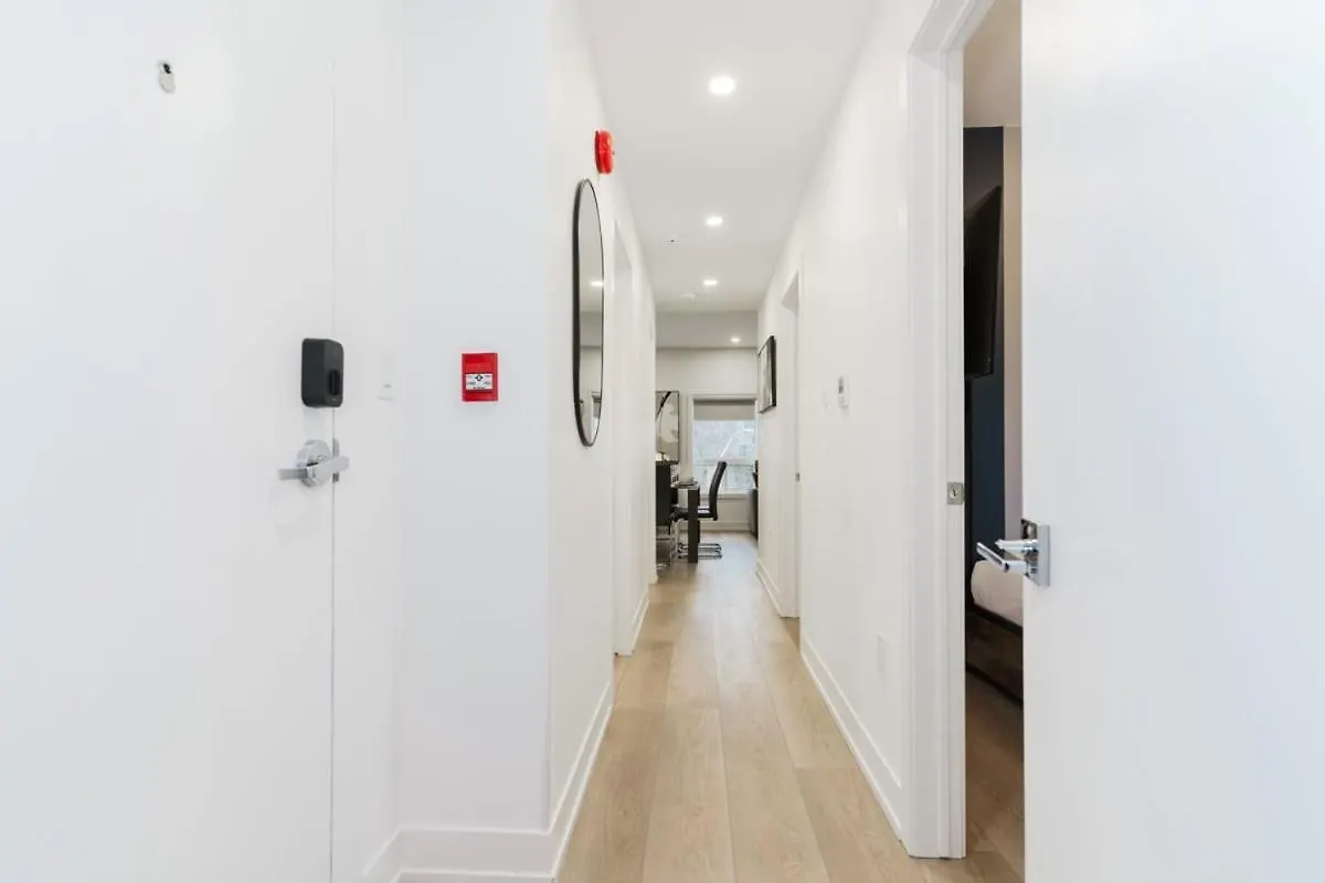 Modern Suite 3 Min To Transit Downtown Toronto