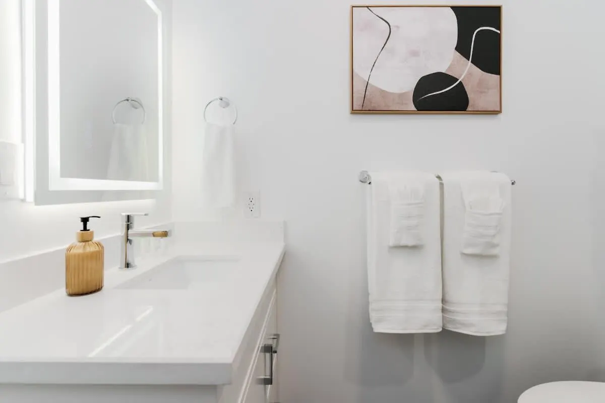 Hotel Modern Suite 3 Min To Transit Downtown Toronto