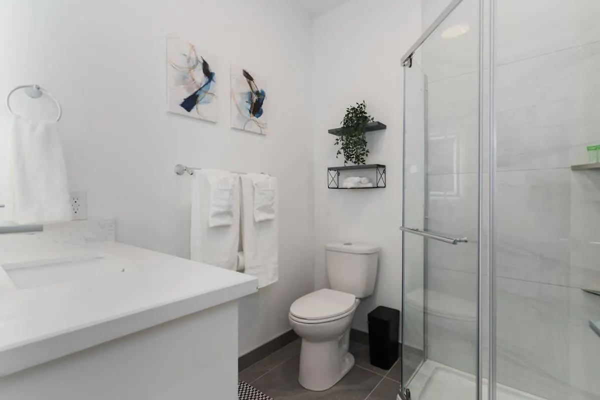 Modern Suite 3 Min To Transit Downtown Toronto Hotel