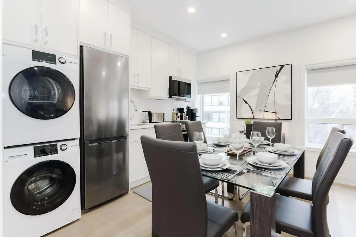 Modern Suite 3 Min To Transit Downtown Toronto Canada