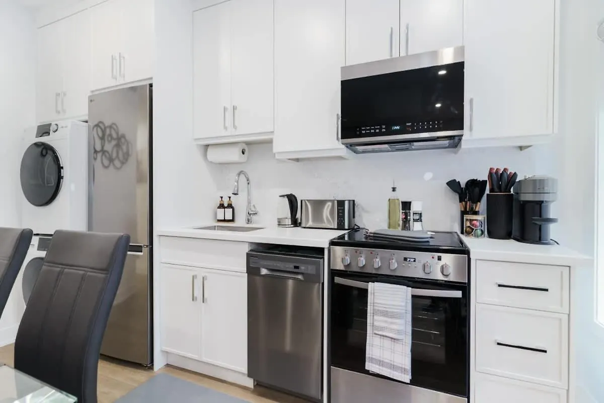 Modern Suite 3 Min To Transit Downtown Toronto Hotel