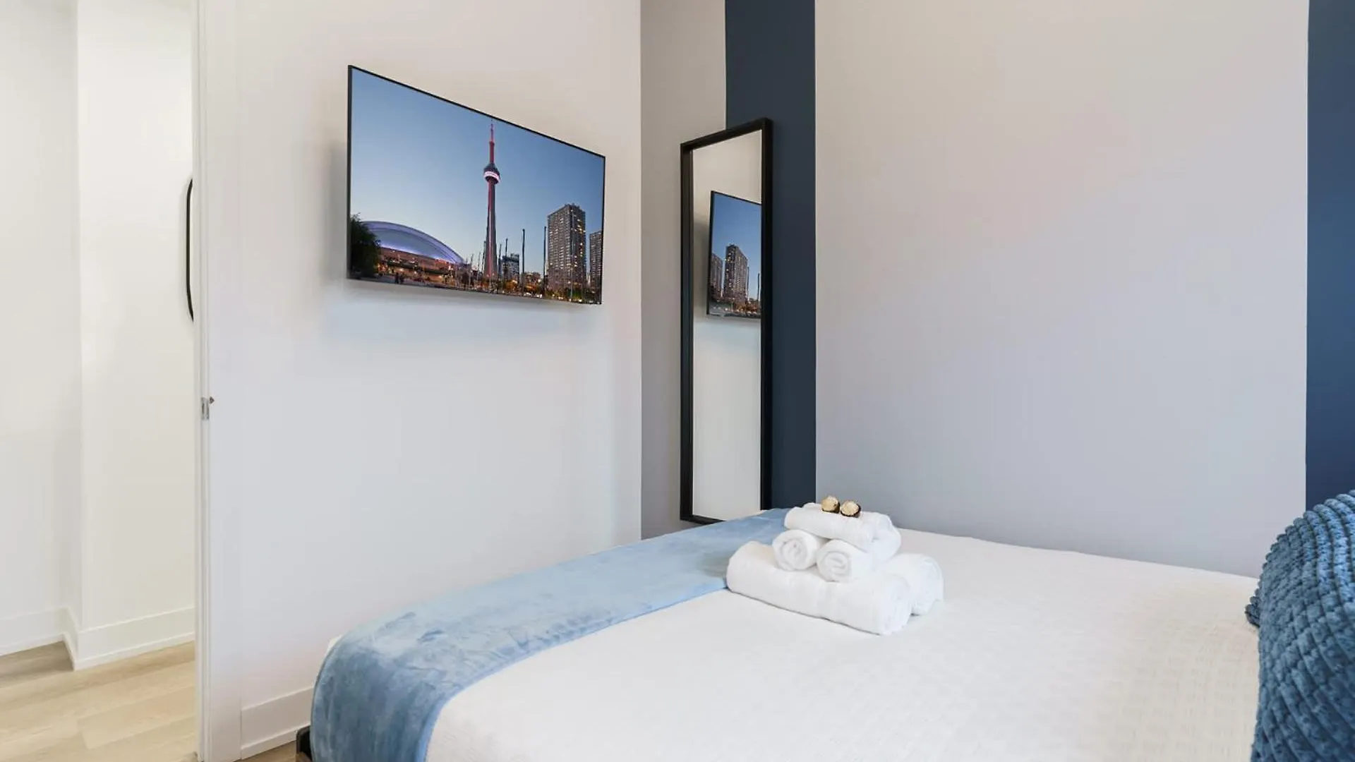 Modern Suite 3 Min To Transit Downtown Toronto