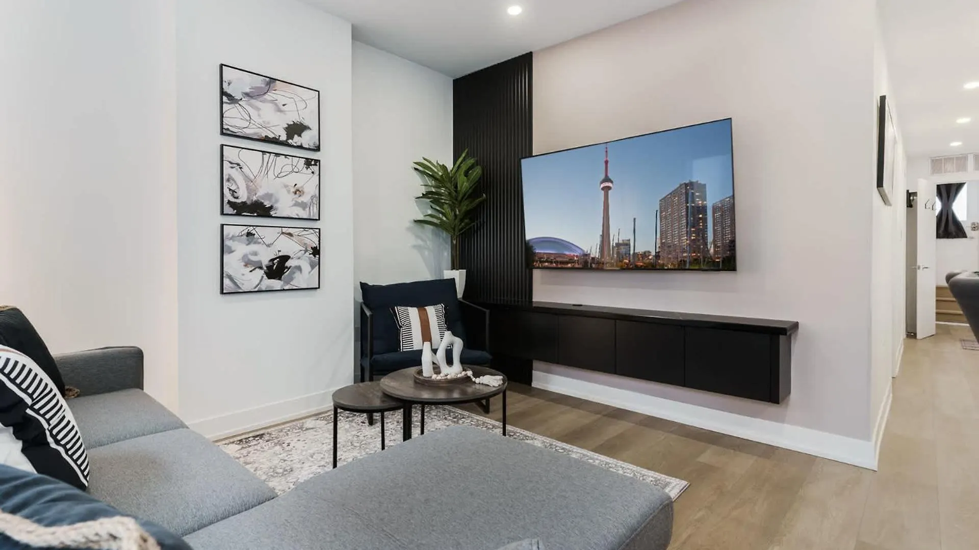 Modern Suite 3 Min To Transit Downtown Toronto Canada